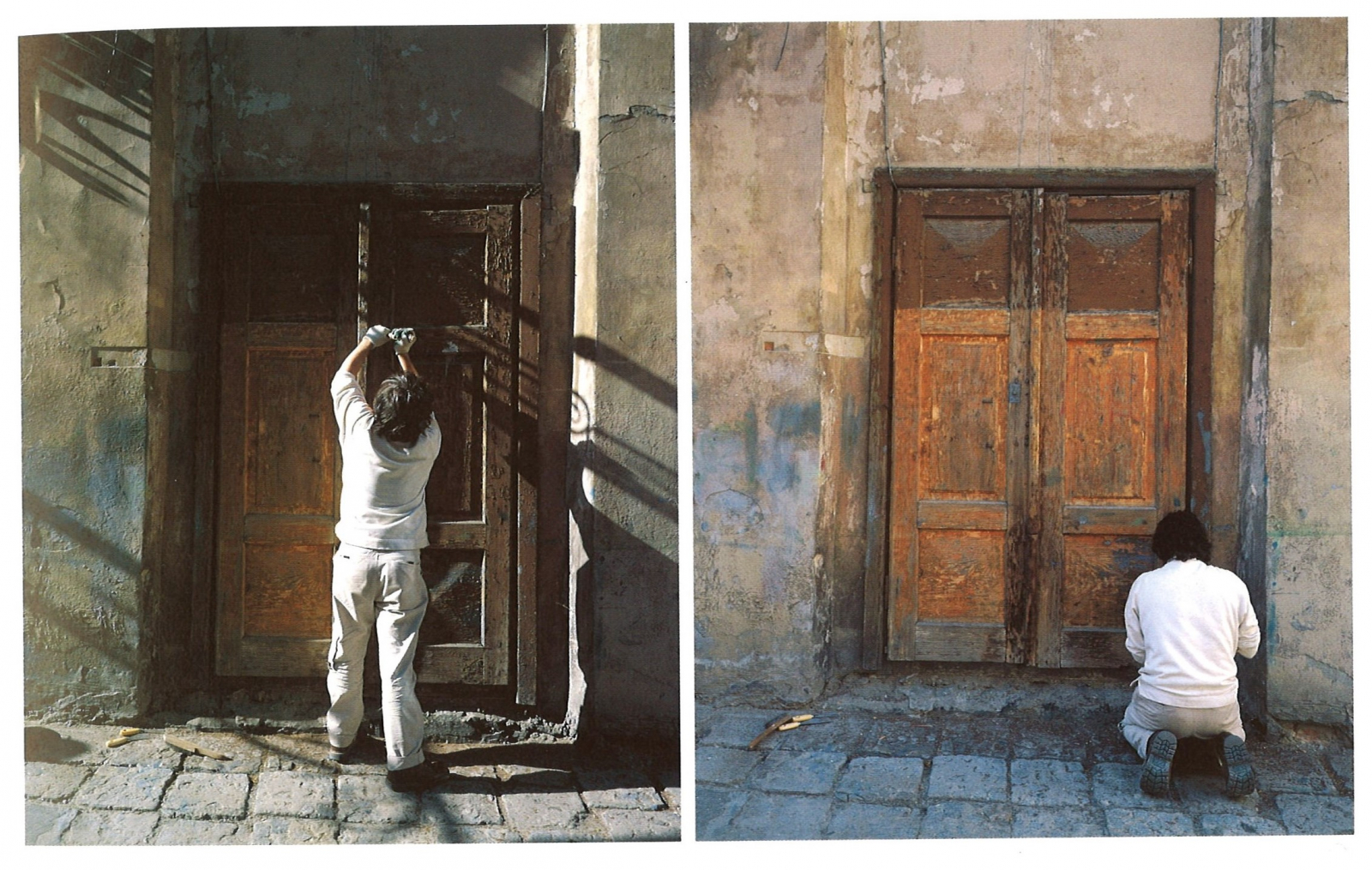 Regis Perray, Na miarę człowieka. Drzwi Teatru Starego w Lublinie, dokumentacja fotograficzna akcji artystycznej w przestrzeni Teatru Starego, 2003.