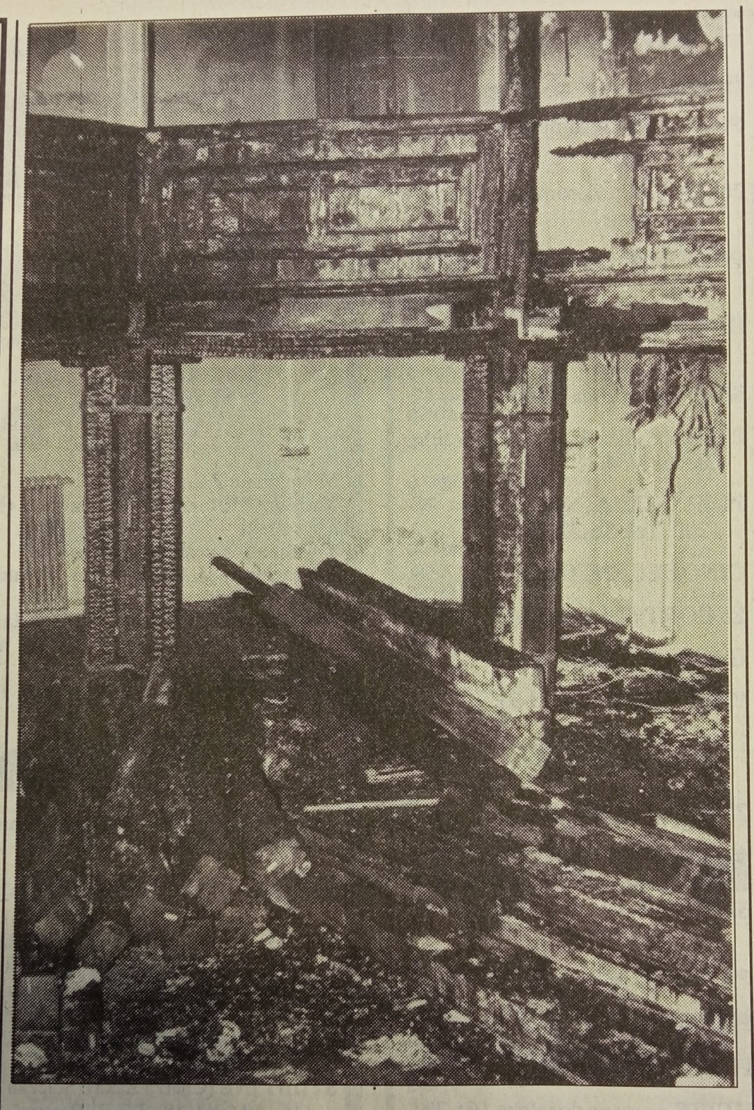 Згоріла театральна ложа, стан після пожежі 3 березня 1993 р., фото зі статті «Podpalono Stary Teatr», «Kurier Lubelski» 1993, № 43, С. 8.