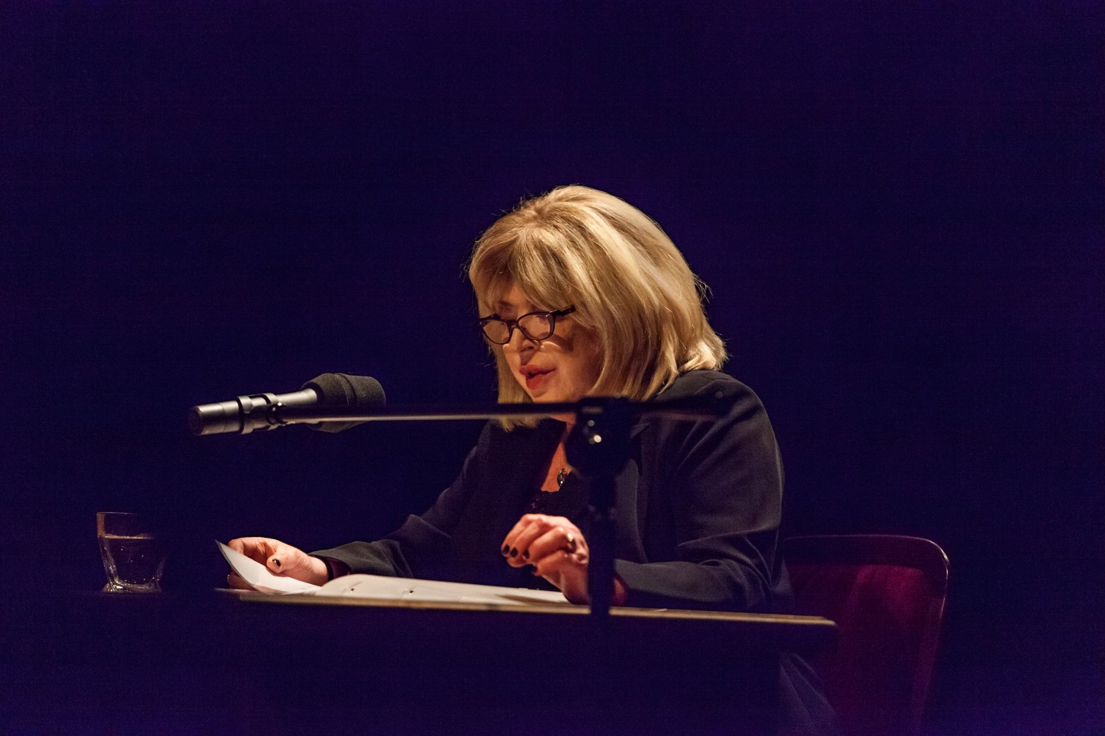 Marianne Faithfull czyta sonety Shakespeare’a na scenie Teatru Starego w Lublinie, fot. Wojciech Kornet.